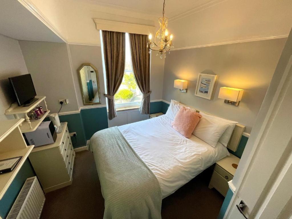 Bayliss Hall Guesthouse ويموث المظهر الخارجي الصورة